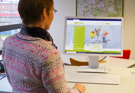 Online statt im Schützenhof – Betrieben können sich den Ausbildungssuchenden vorstellen. Foto: Kreis Paderborn, Bildungs- und Integrationszentrum, M. Göppert 